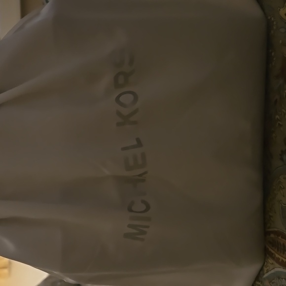 Michael Kors Satchel EUC - Picture 7 of 7